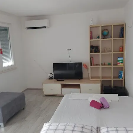 Studio Lucija Apartment *
